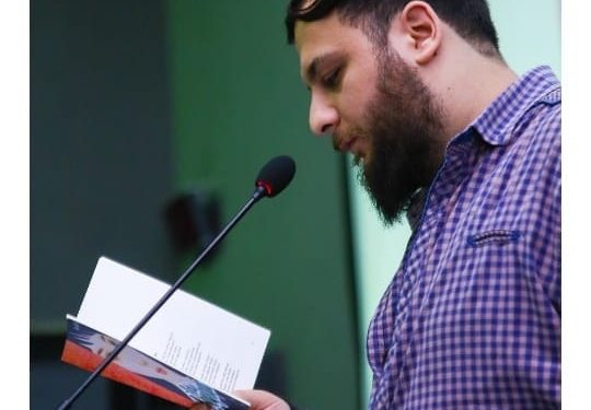 “Yataq otaqlarından başlayır darıxmalar…” – Elşən Mehdidən şeirlər