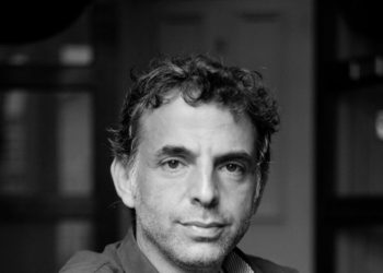 Etqar Keretin “Hədiyyə kimi hekayələr” haqqında söhbəti – MÜSAHİBƏ